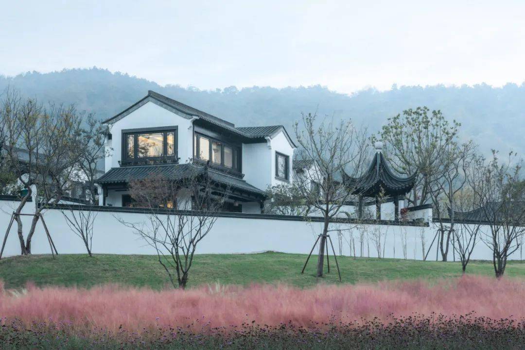 蓝城小镇实景图陕西蓝城生活设计委员会正在开启,诚邀各界精英共建