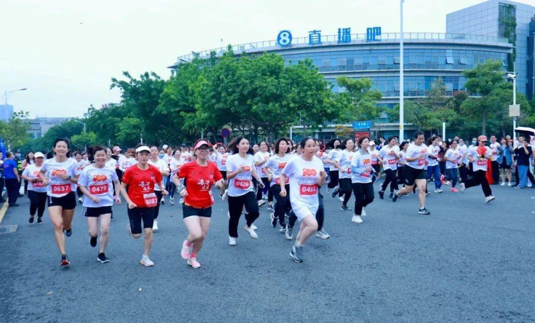 等了郭敬明资料3年几乎是苦，林志玲夫妇婚礼拥吻