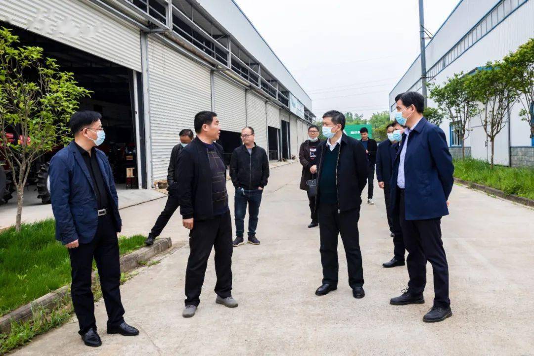 4月26日,安陆市委书记李先乔到李店镇,洑水镇调研经济社会发展情况.