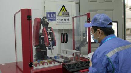 百年老|百年老字号打造智创工匠 “电工”要学机器人编程