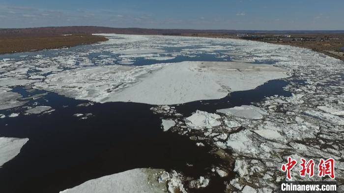 中俄界江黑龙江呼玛段371公里江面全线开江 呼玛县