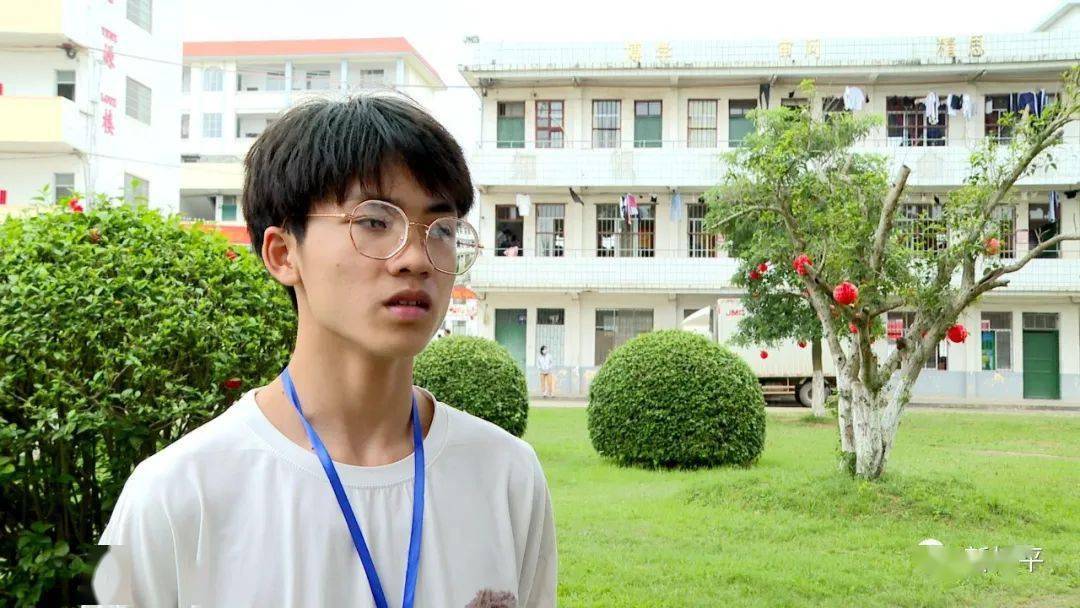 石龙民族中学开展快闪活动庆祝建党100周年_桂平市
