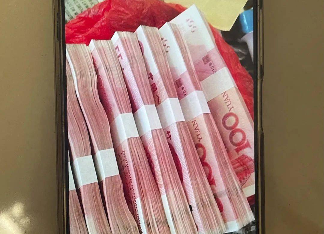 男子15万8卖掉亲儿子带妻子到处游玩炫耀