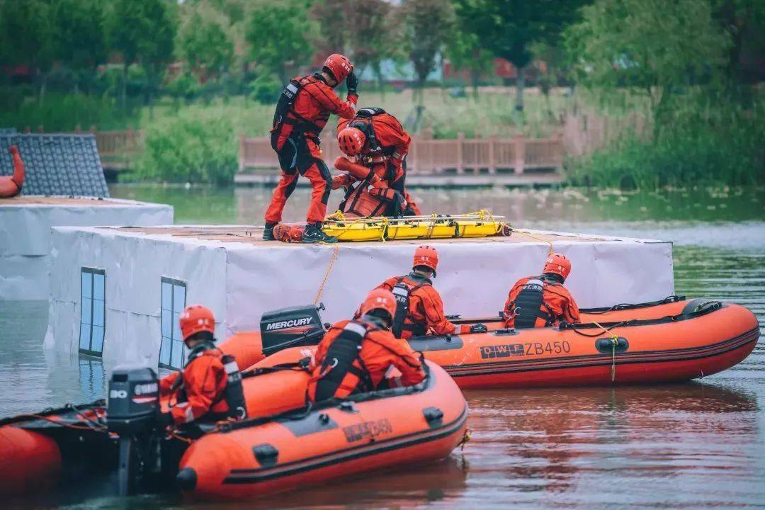 上海举行长三角跨区域水域应急救援实战拉动演练