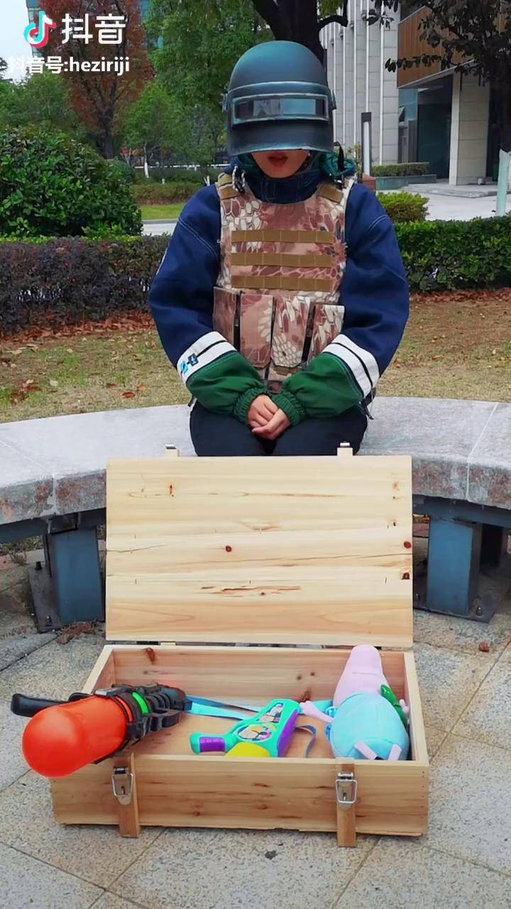 盒子日记卖军火的小女孩