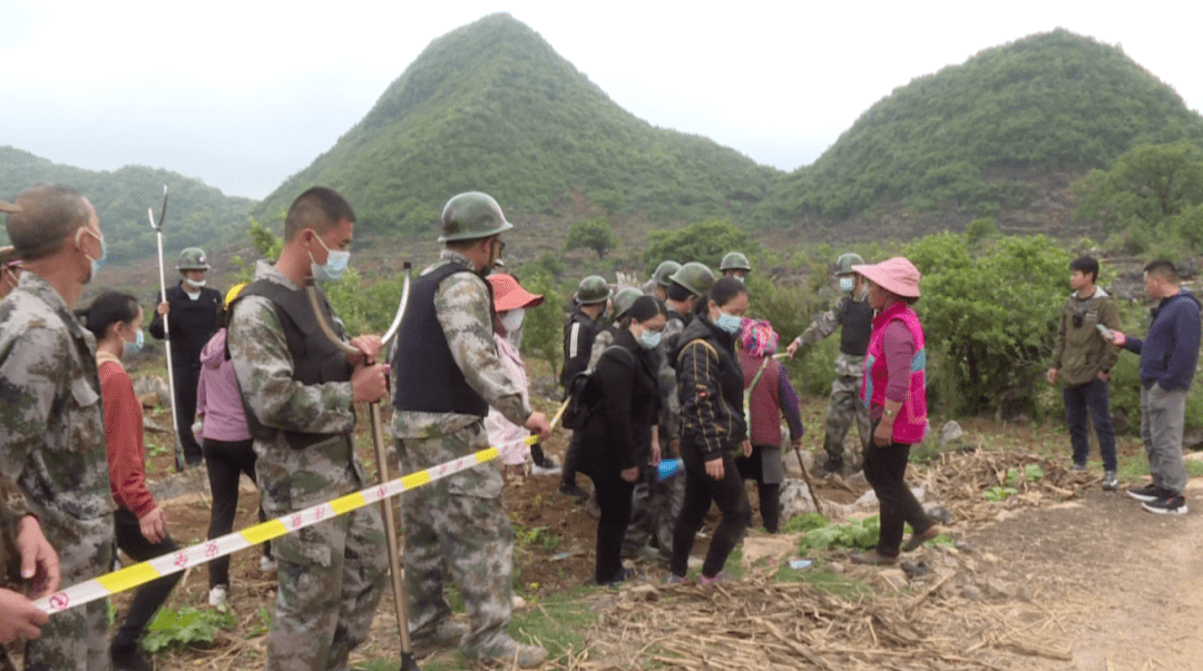 砚山有多少人口_云南砚山 耕牛掉进八米深排污井 消防官兵下井施救(2)