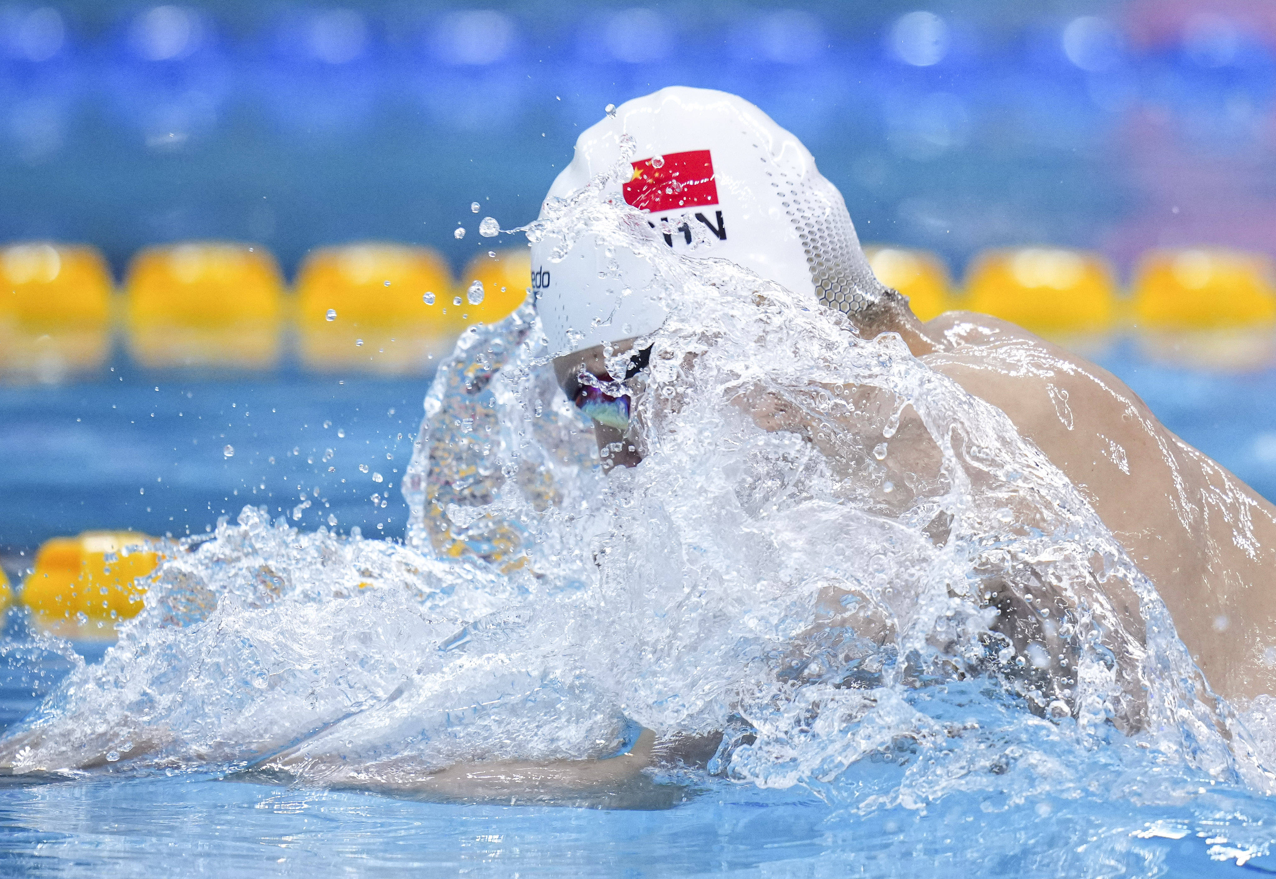 游泳——全国冠军赛:闫子贝晋级男子100米蛙泳半决赛