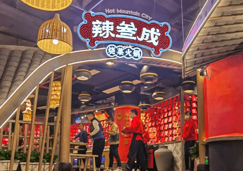 沙溢火锅店开业时曾经导致附近道路交通瘫痪如今店里生意咋样了