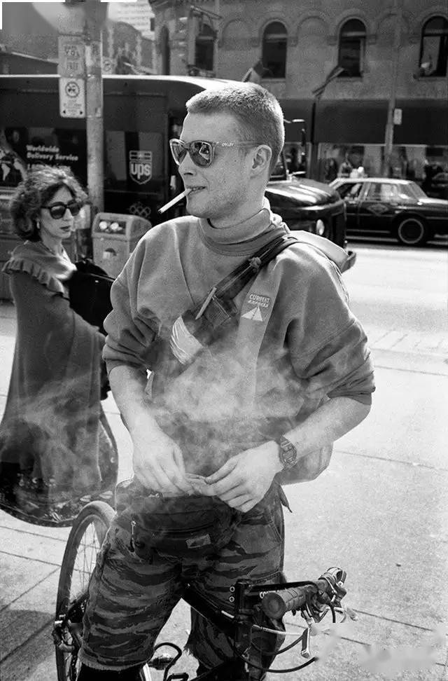 黑白影像记录多伦多90年代单车文化