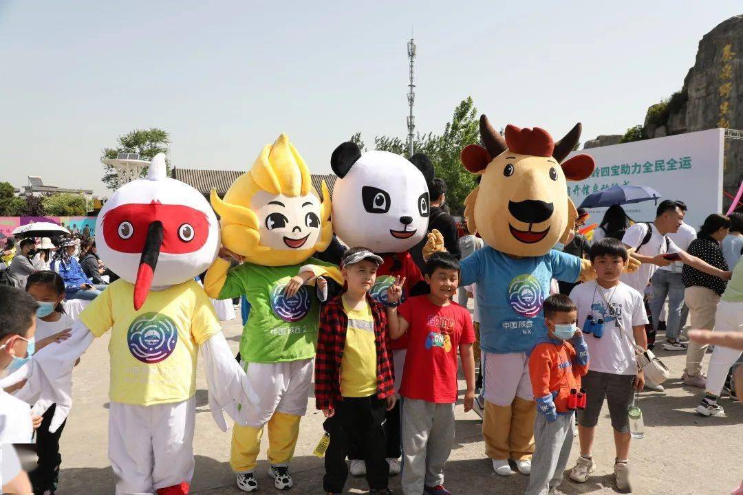 秦嶺野生動物園朱䴉館正式開館五一假期和秦嶺四寶來個親密接觸吧