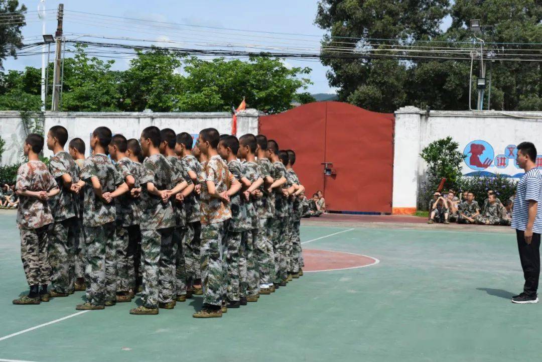 肇庆市立德学校四月份军事训练考核