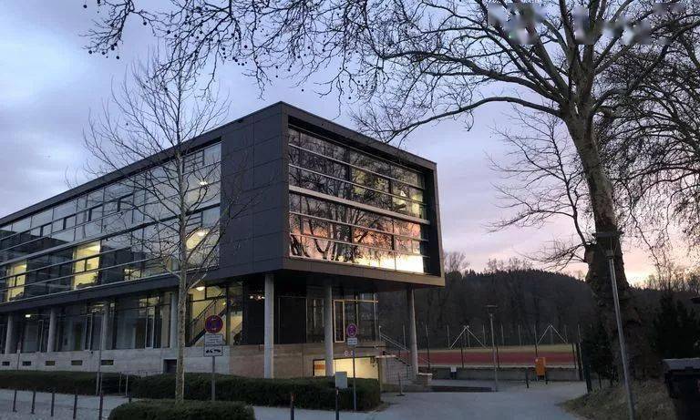 帕绍大学是德国一所公立大学,1978年建校,帕绍大学位于多瑙河,茵河和