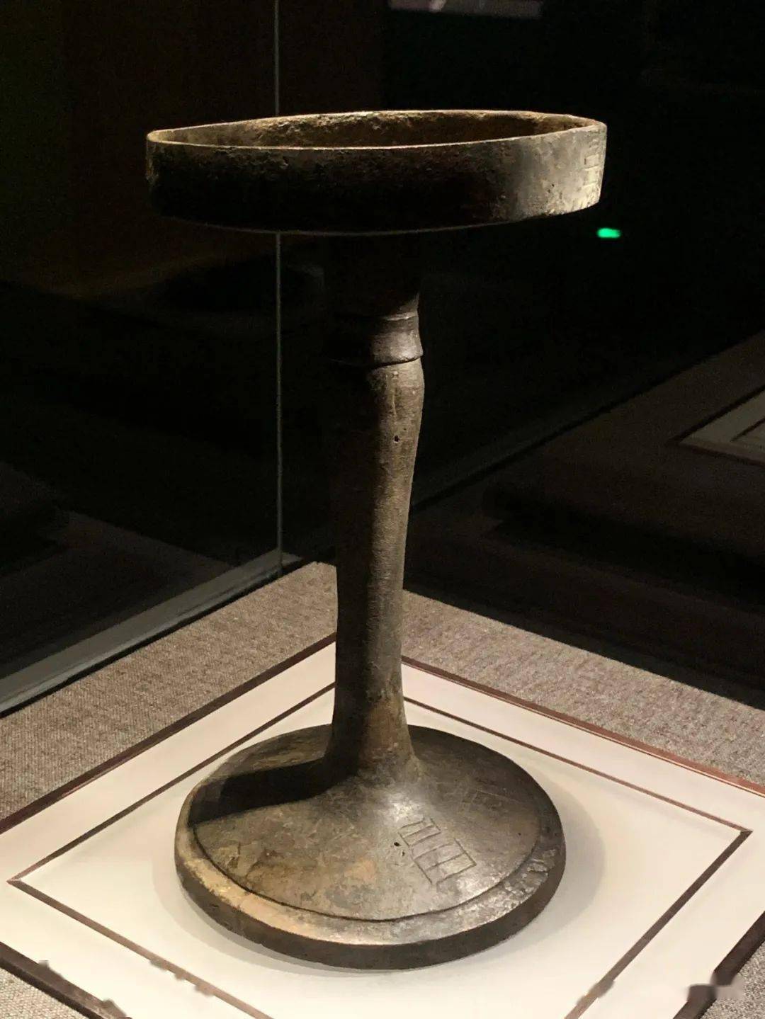 南昌 铭文 豆形青铜灯发现:历经千年后,2011年因为南昌文物市场一条