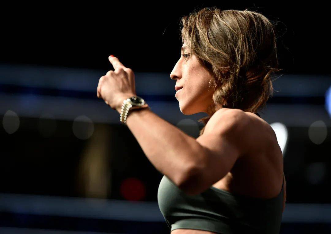 乔安娜叫阵罗斯最能打的女人回来了