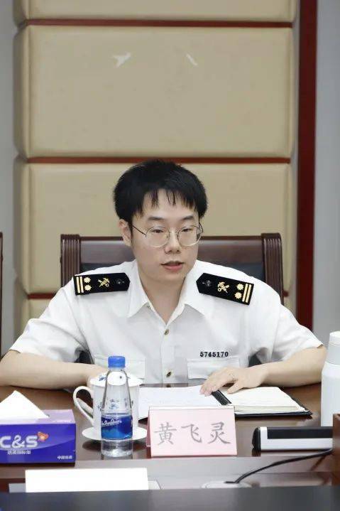 办公室秘书科黄飞灵青年代表发言韦江关长代表中山海关党委向全关青年