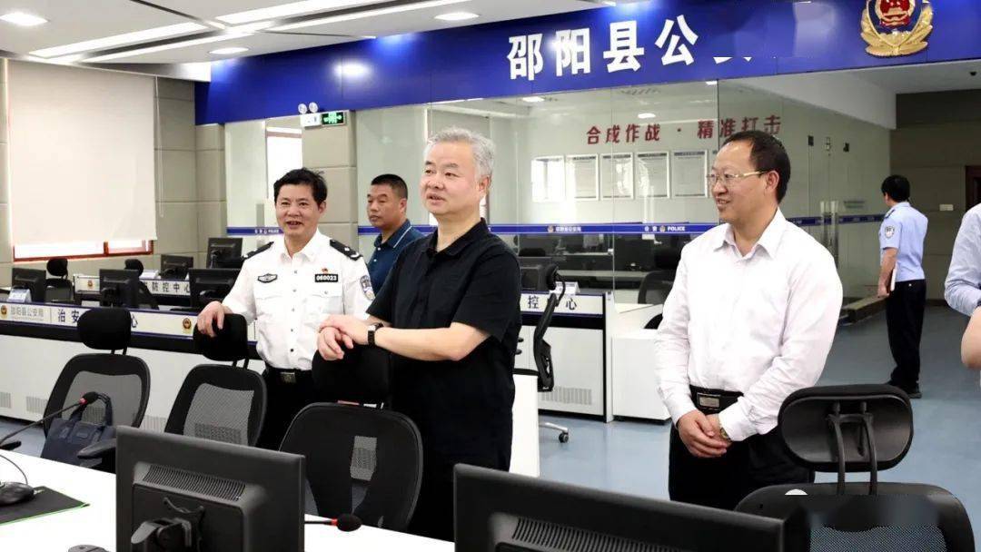 蒋伟督导县公安局教育整顿工作开展情况