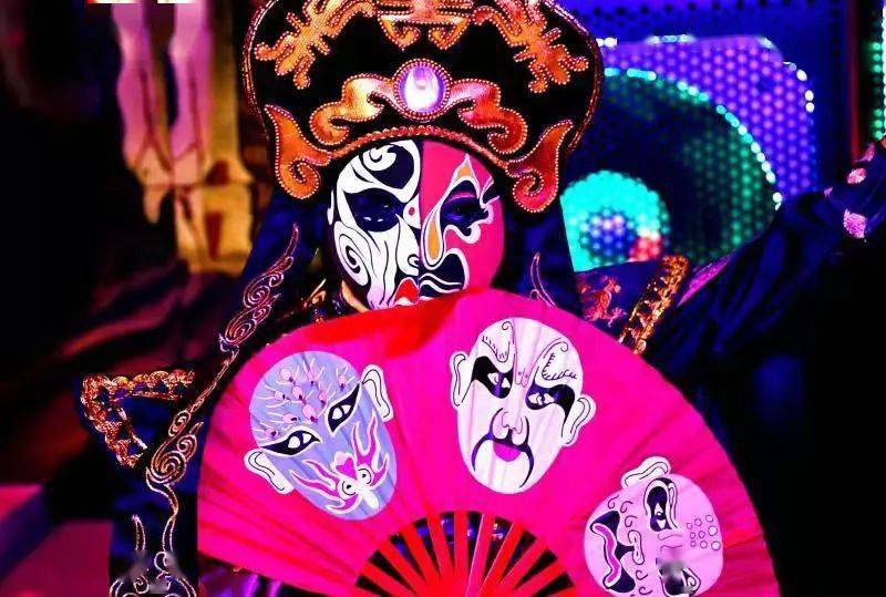 五一狂欢周国潮快闪洪崖洞带你穿越回到80年代