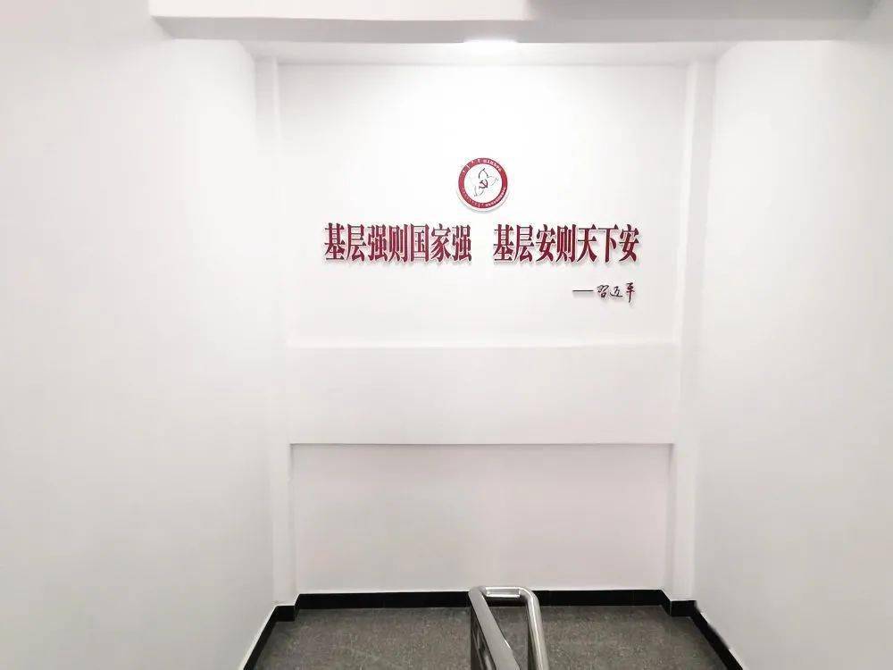 在电梯和步梯间隔中深化意识形态建设,用好思想理论阵地,管好新闻舆论