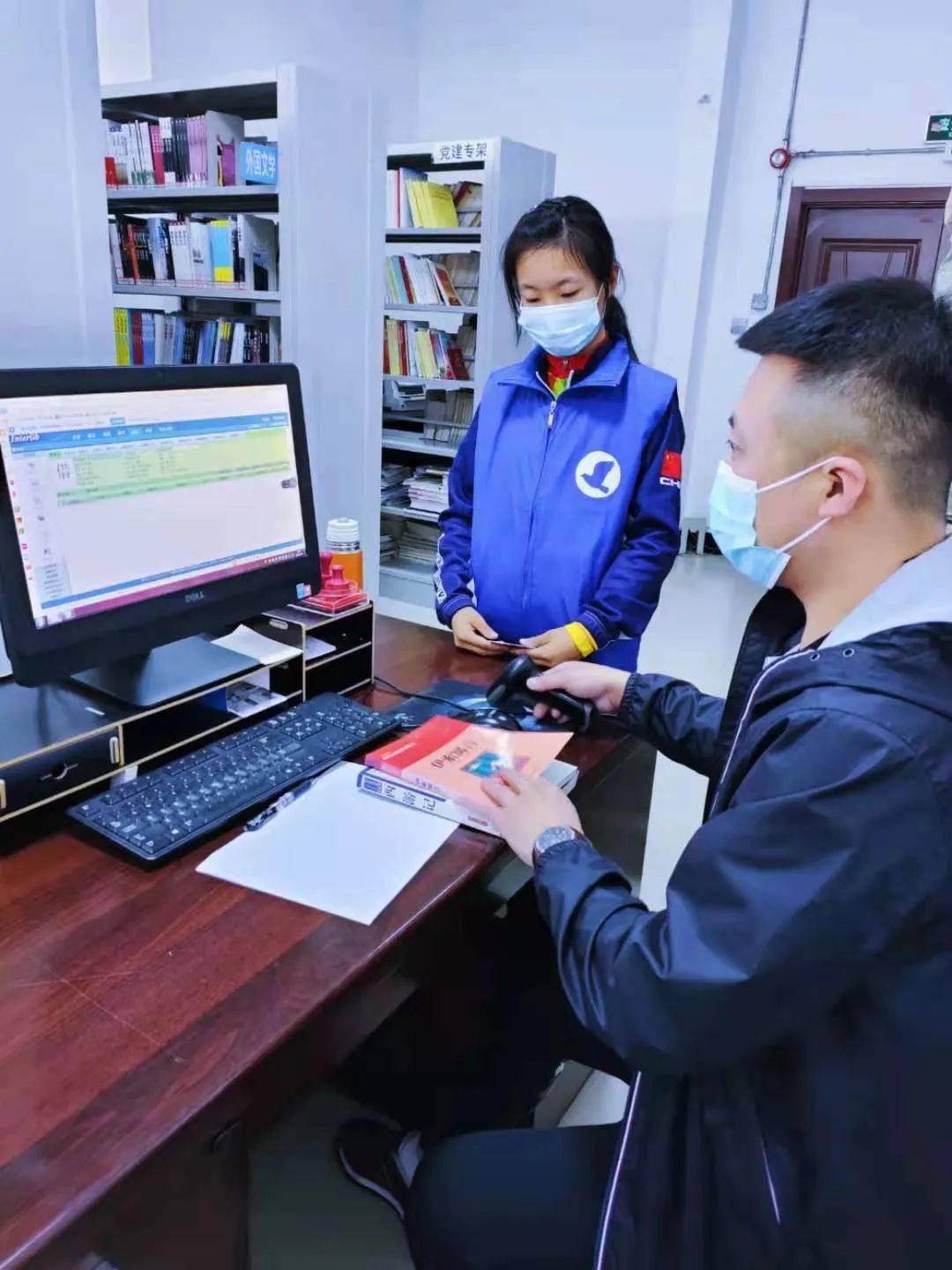 讷河市图书馆零门槛服务亮窗