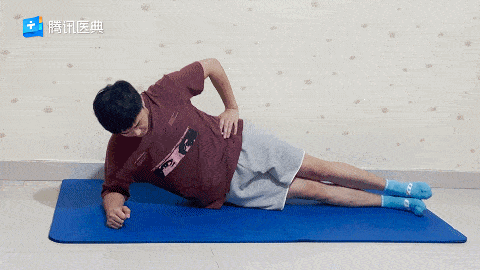 (侧支撑抬臀)(仰卧划船)(深蹲跳)人过30岁要服老别熬夜每天尽量保持7