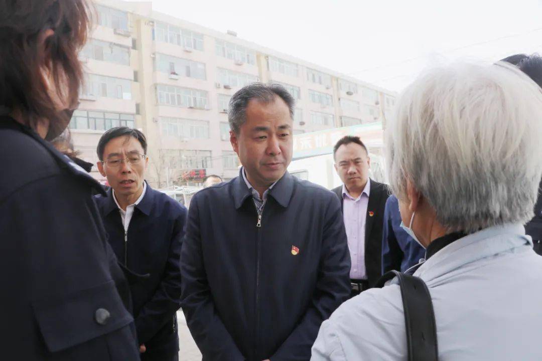 包头市公安局昆都仑区分局少先路派出所,廉冬详细了解派出所人员配备