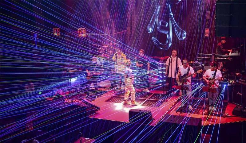 希望能打造岳父岳母都能来的酒吧第六代演艺酒吧常客成为酒吧员工