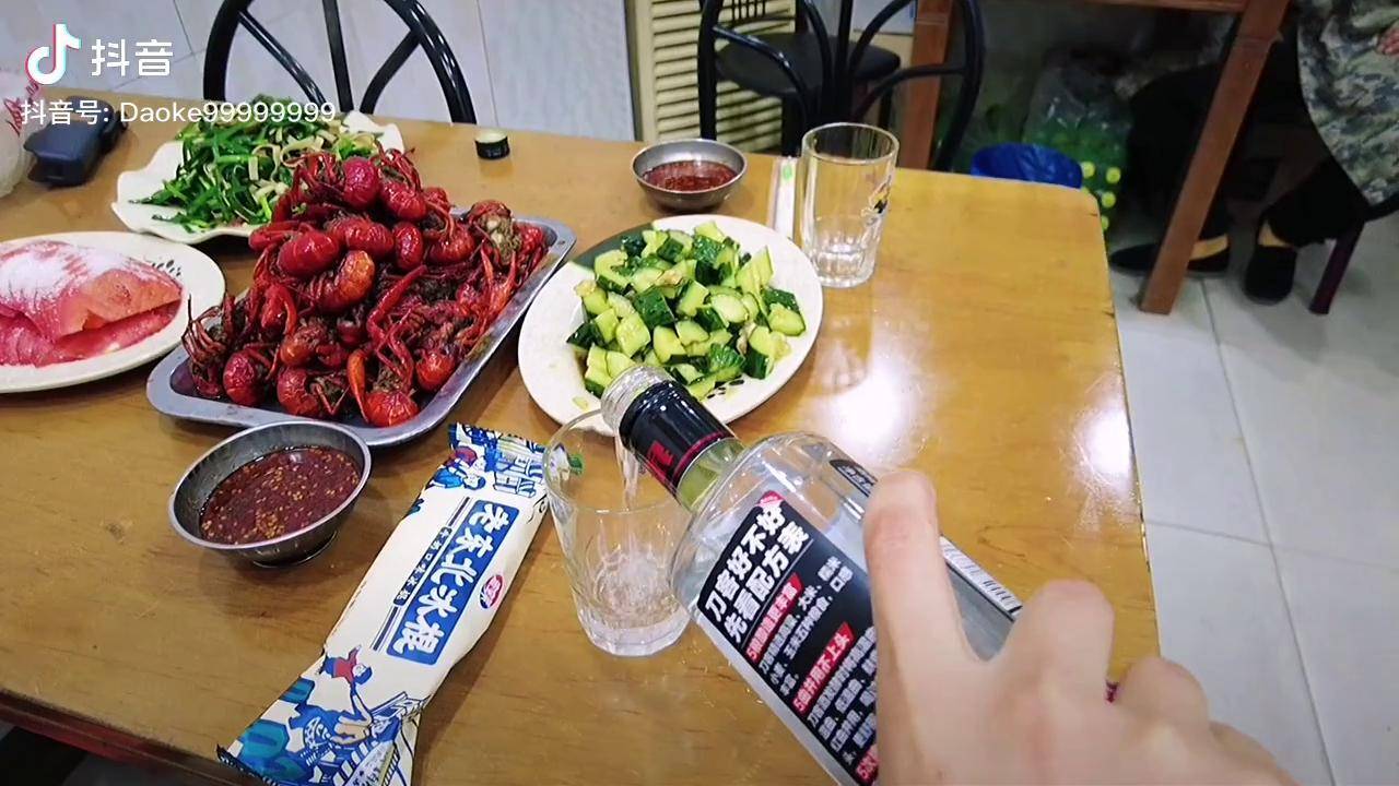 今晚适合喝酒可是想想哪来的对手呀为歌而赞唱响天际尬酒吗