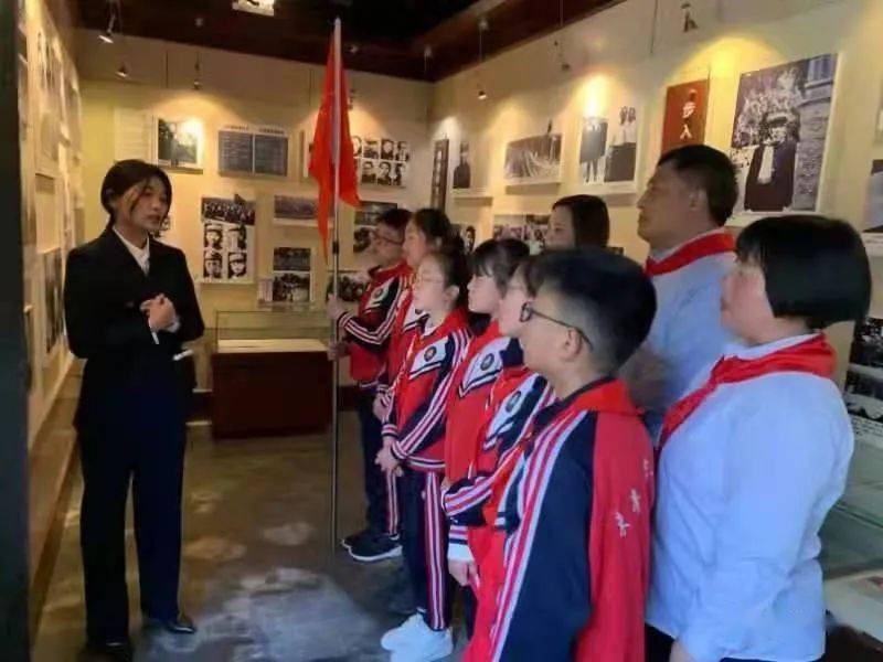 盐城红领巾】东台市第一小学——"寻访将军故居,传承红色薪火"_黄逸峰