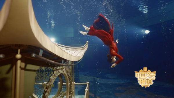 运动闭气1分20秒!独家揭秘水下中国风舞蹈《卷珠帘》