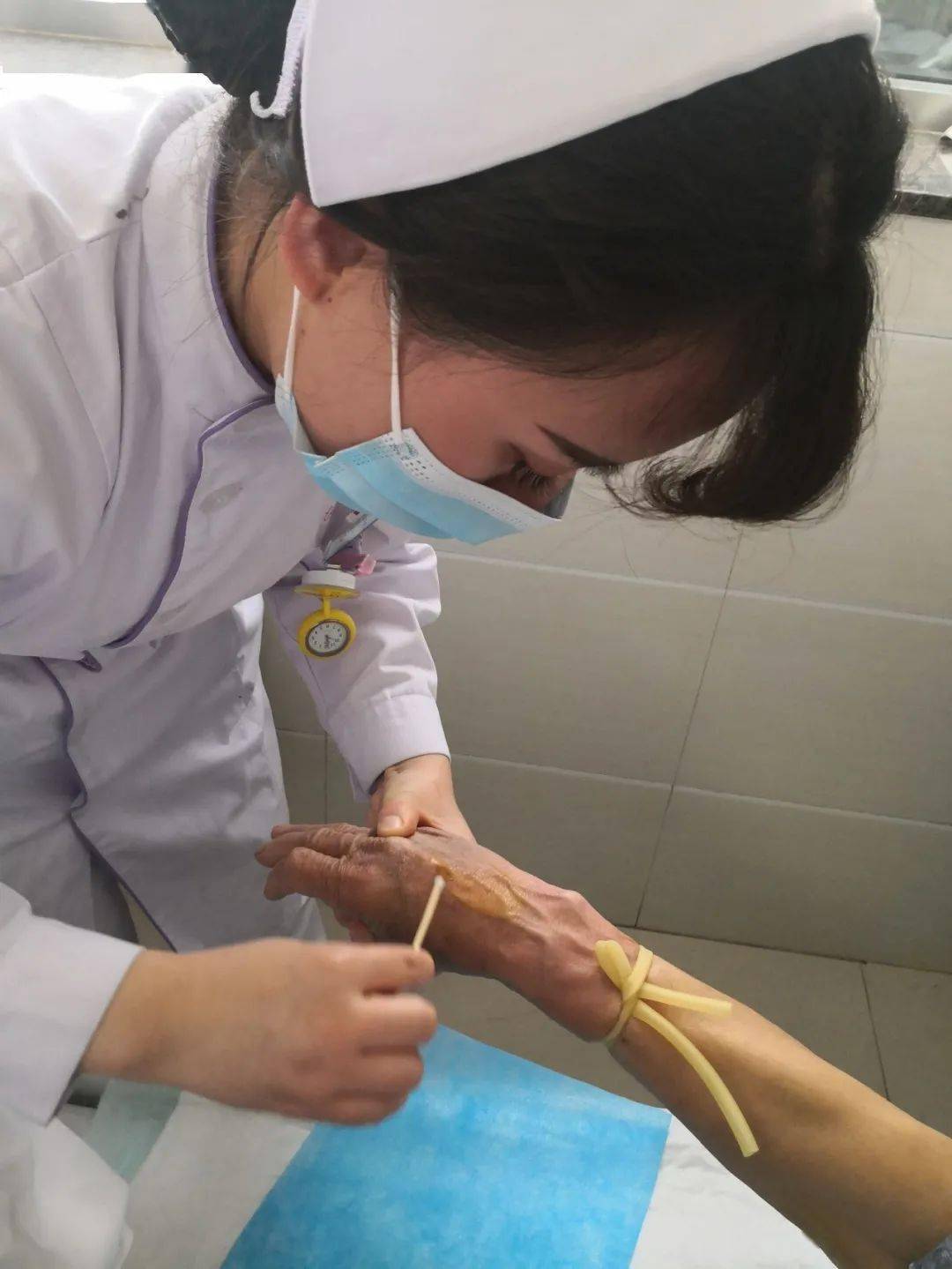 庆祝512国际护士节系列活动之二宝鸡第三医院举行一针见血静脉穿刺