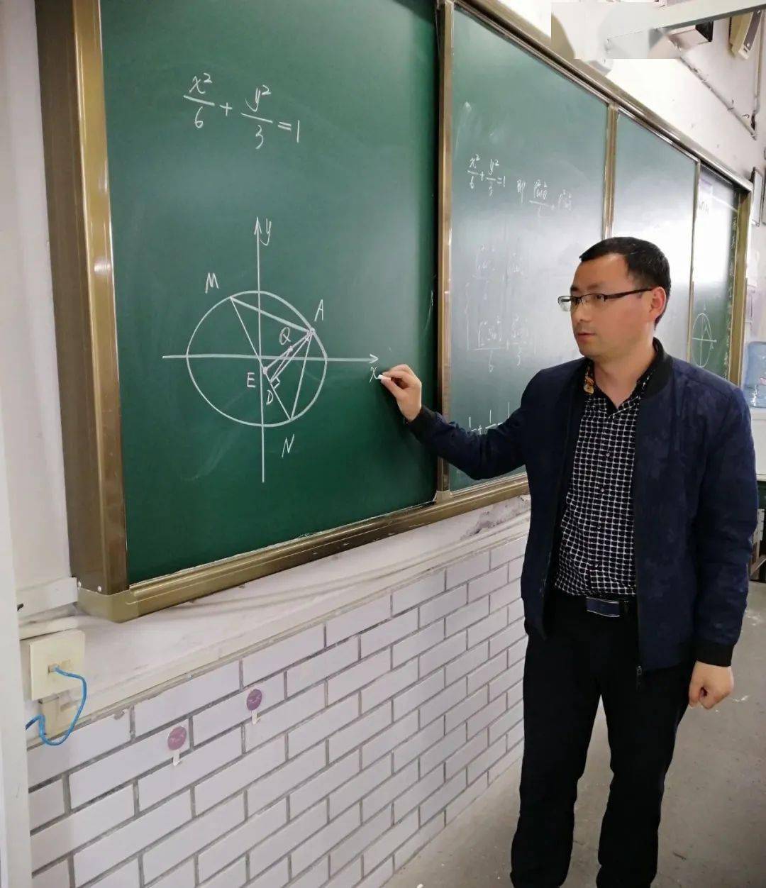 烛心向党丨师心匠意育桃李笔酣墨浓写春秋隆昌一中学优秀教师展播