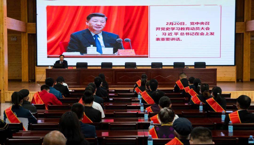 乌尔禾区委副书记,区长刘新携区委,人大,政府,政协的在家领导参加宣讲