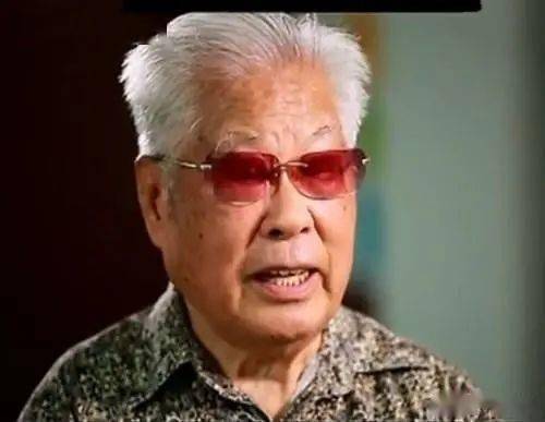 运河支队老战士康明才战斗进入到紧要关头,所剩的弹药不多了.