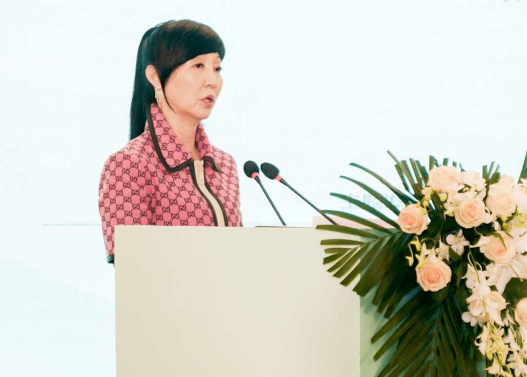 孙桃香会长主题发言湖北省烹饪酒店行业协会会长孙桃香做《湖北餐饮业