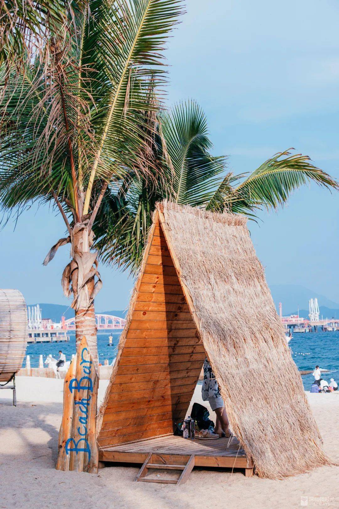 这个新沙滩,沿岸彩色房子,推开门就是海!