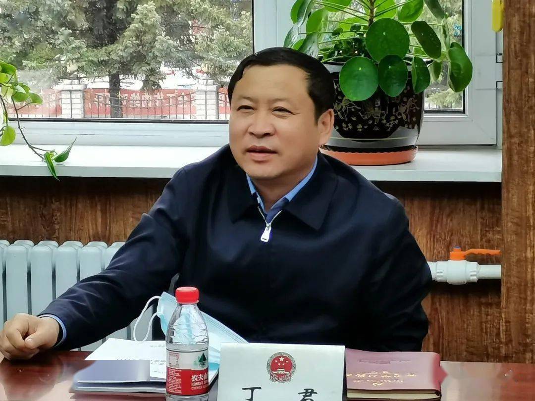 学党史悟思想办实事开新局县人大常委会副主任裴令革为县人大机关全体