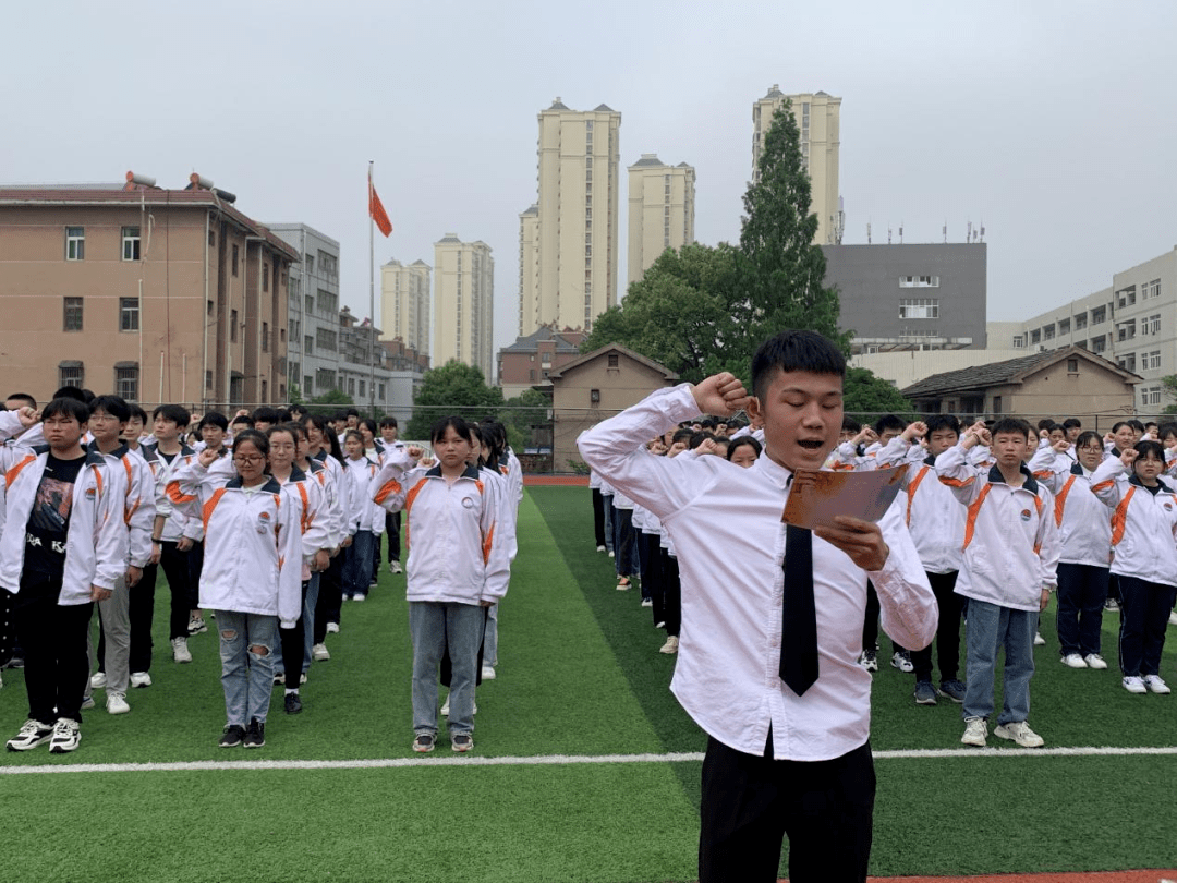 梦想与青春齐飞感恩与责任同行团市委副书记鲍楠出席池州三中十八岁