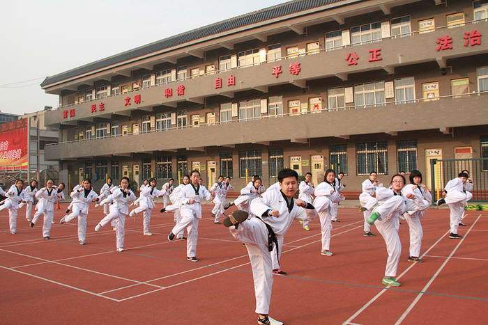 西安愛知中學七彩少年養成記