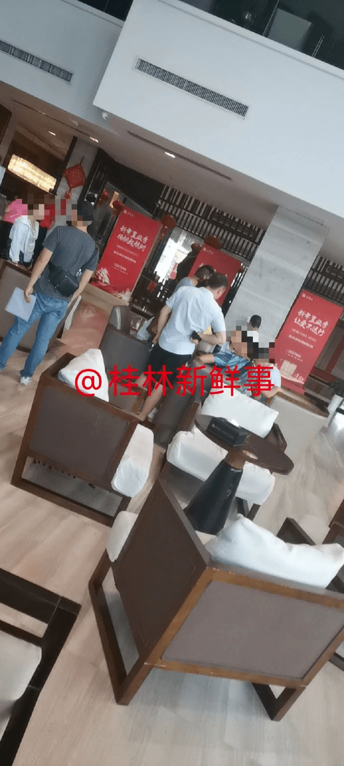 身边丨桂林北门的一小区摊上事了,业主们集体维权,警方介入调查!_车位