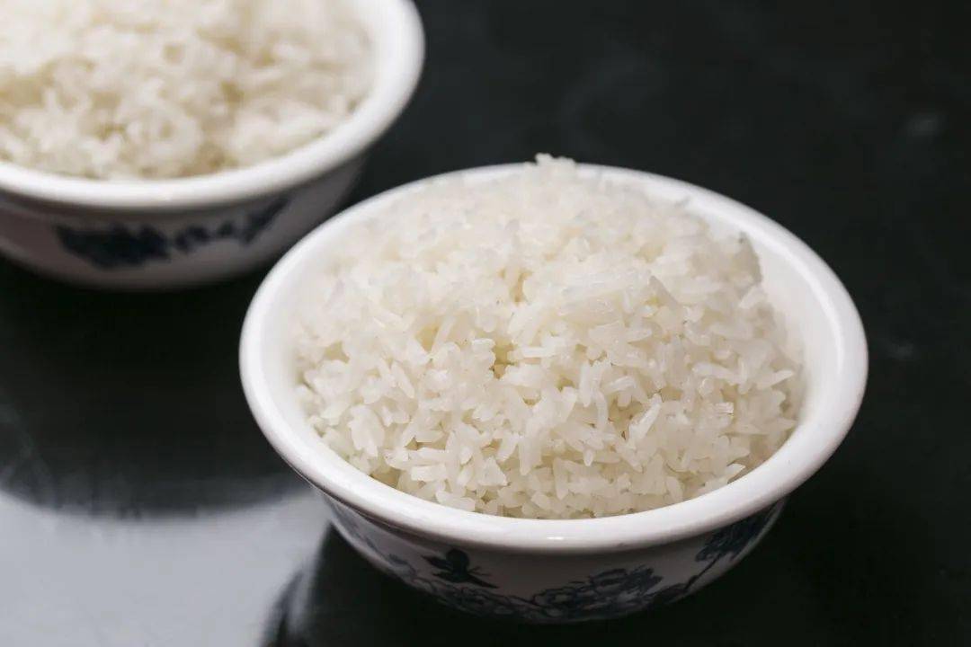 米饭颗粒饱满，饭粒油亮，香味浓郁，香甜软糯，汤汁搭配着米饭吃是一个