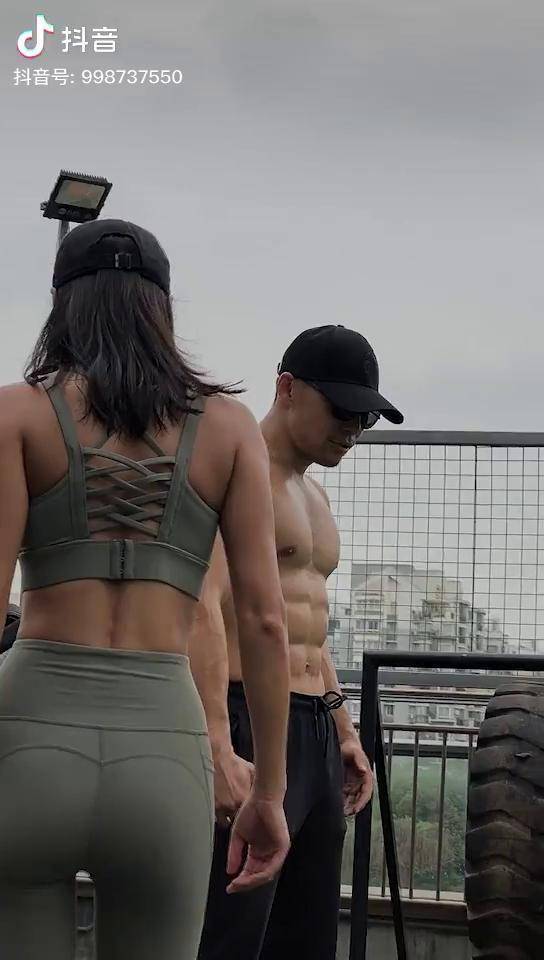 跟着大师兄练核心imanironbody健身体能训练大师兄mbdou小助手