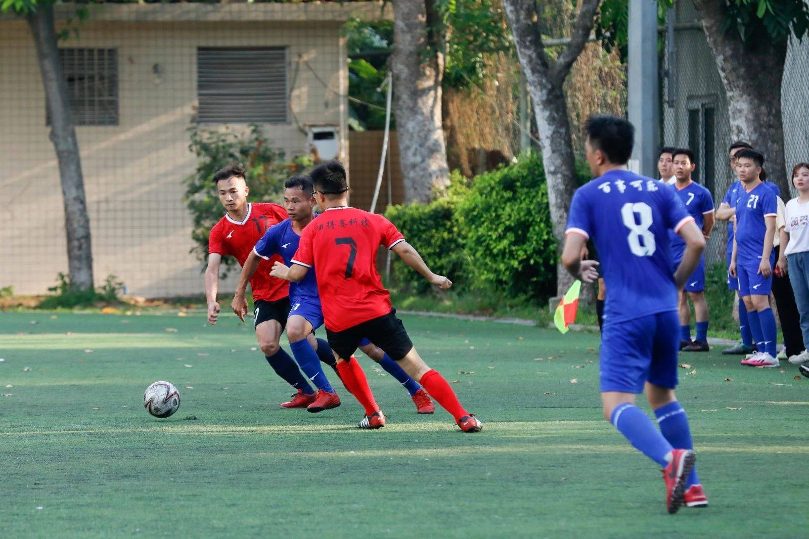 江海街七人制足球赛完美落幕,冠亚军分别是.