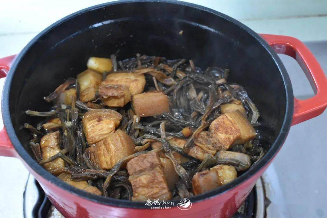 蔬菜|夏天用它炖肉鲜香入味，滑嫩不油腻，越吃越香，一锅不吃光不罢休