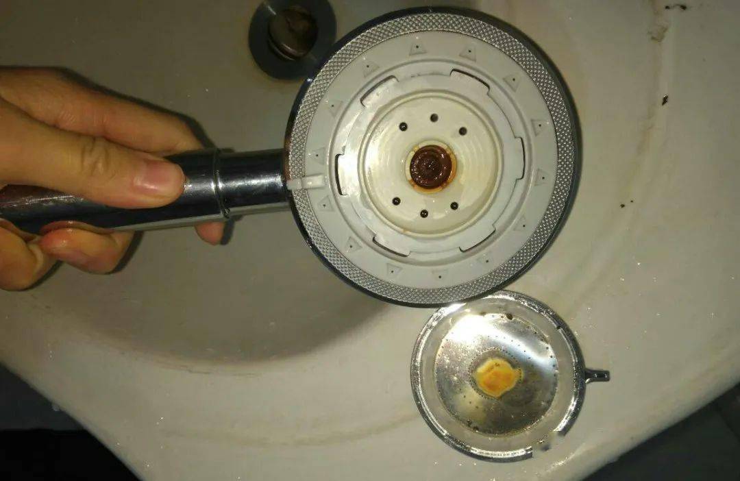热水器里面有白胶怎么处理