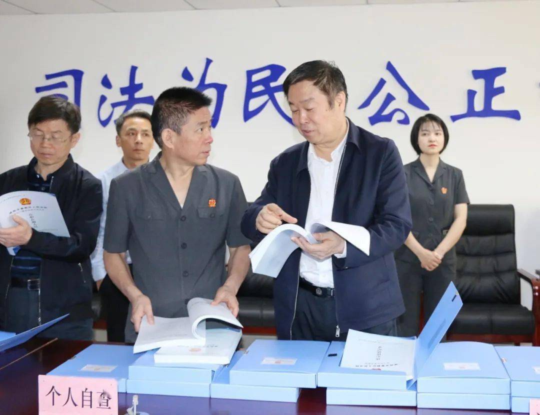 秦都区人民法院在秦都区人民检察院,与会人员一行观摩了教育整顿"为