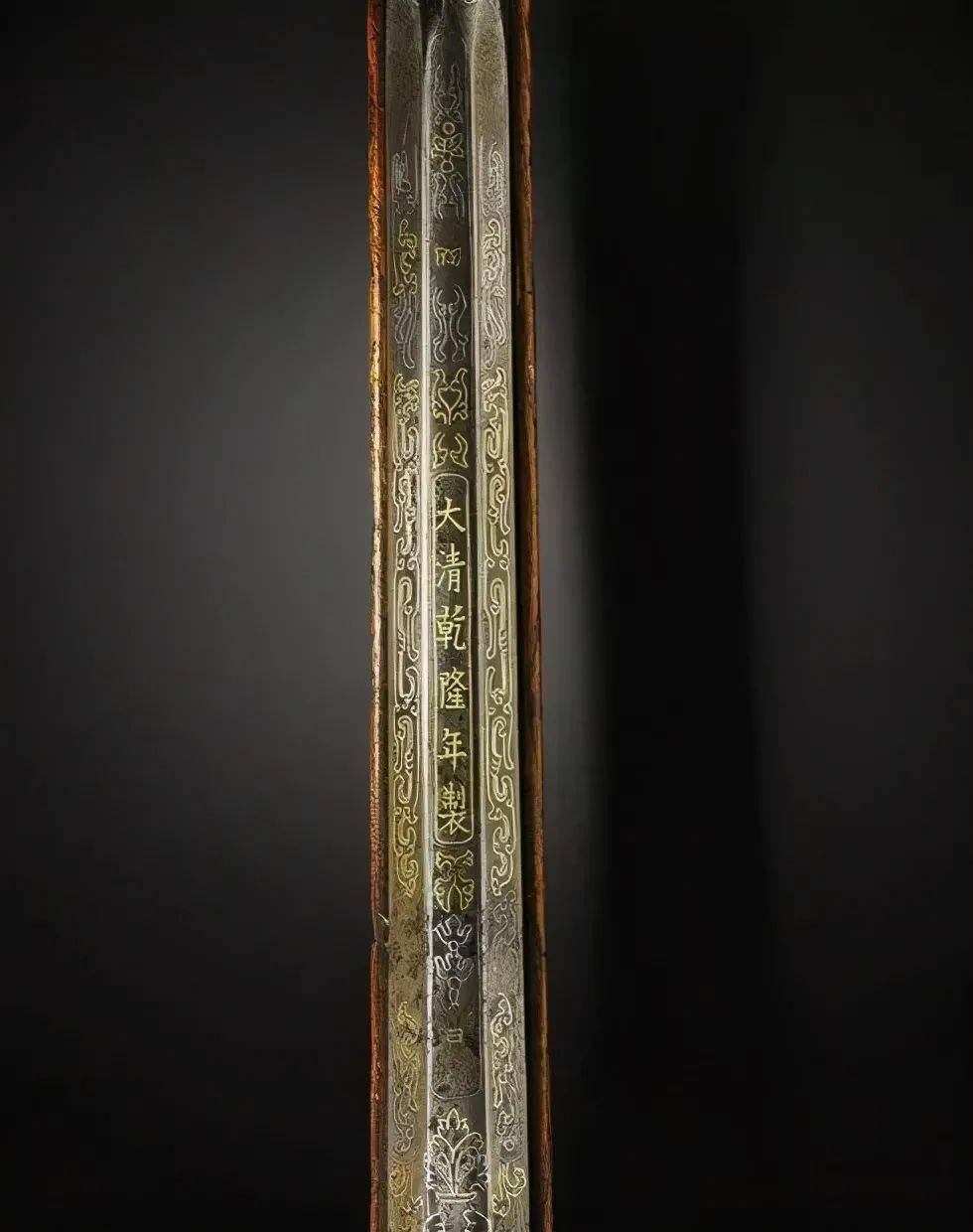 火枪"大清乾隆年制"款,枪管后膛刻有铭文"特等第一",为一件难得的清代