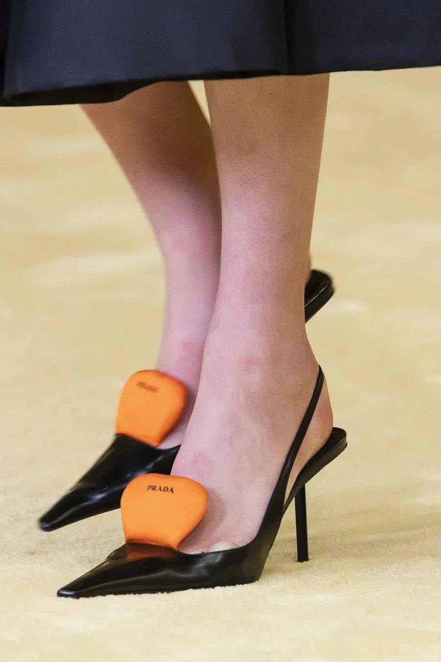 连衣裙 尖头鞋,穿出女人最美的模样_高跟鞋