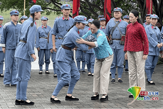 万里长征从这里集结出发:于都河畔泪观《送别》