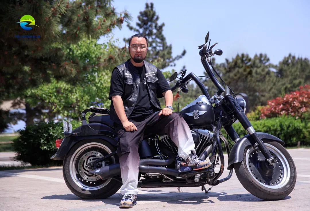 哈雷骑手高安东来自黑龙江,是一名摄影师.