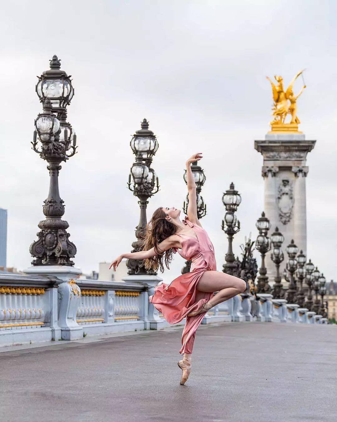 拍摄地点:法国舞者:华盛顿芭蕾舞团舞者brittany cavaco尽情欣赏吧